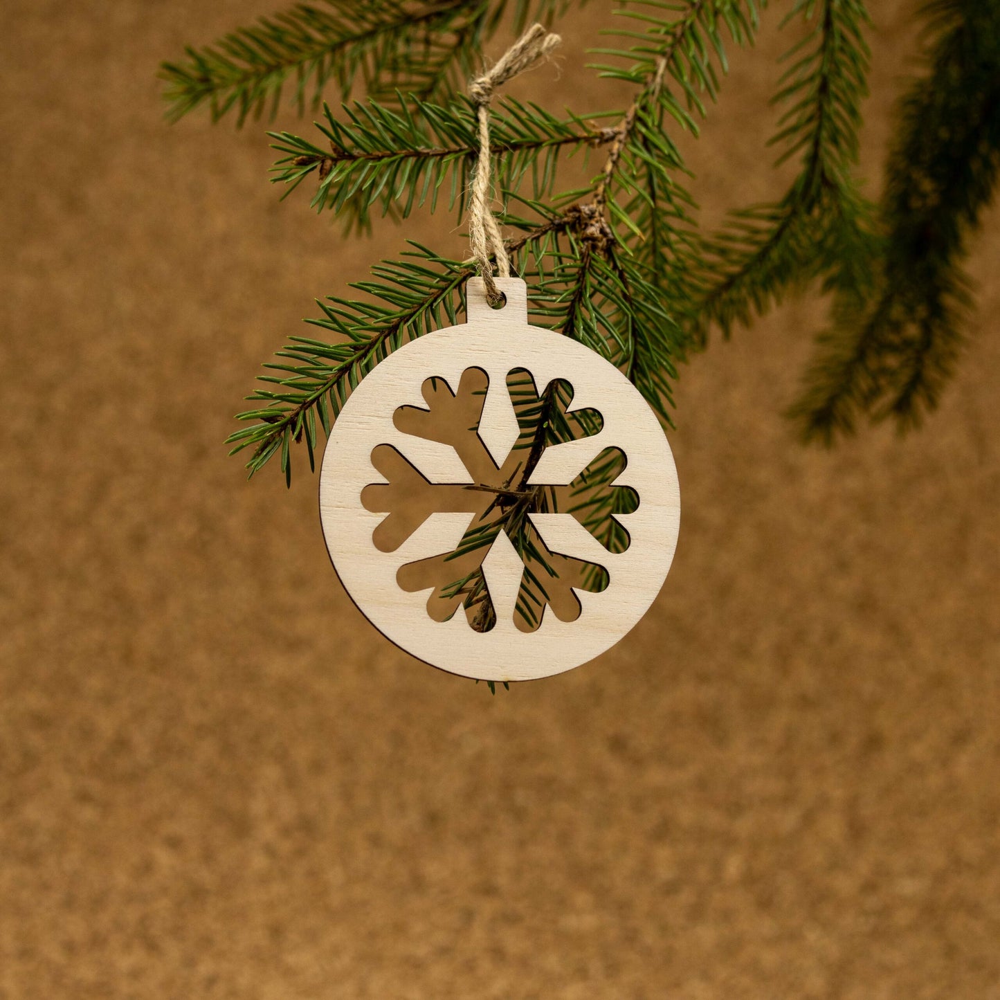 Lumipallo -kuusenkoriste