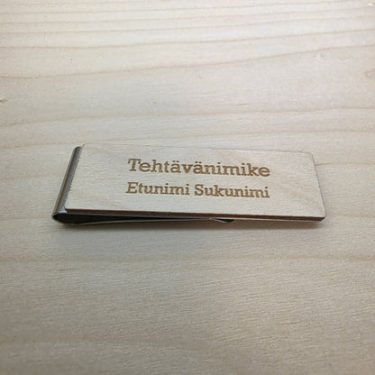 Nimikyltti metalliklipsillä ja omalla tekstillä