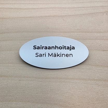 Muovinen nimineula omalla tekstillä