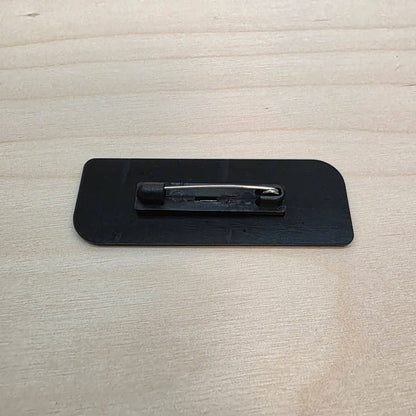 Muovinen nimineula omalla tekstillä