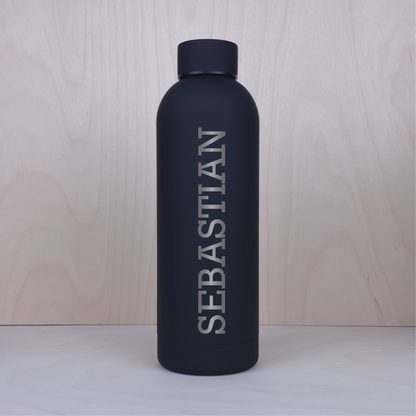 500ml Termospullo omalla tekstillä (10 eri väriä)