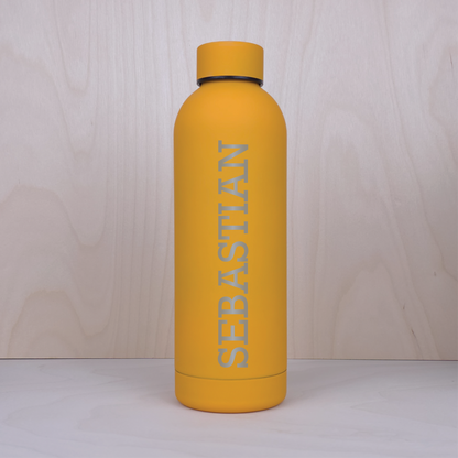 500ml Termospullo omalla tekstillä (10 eri väriä)